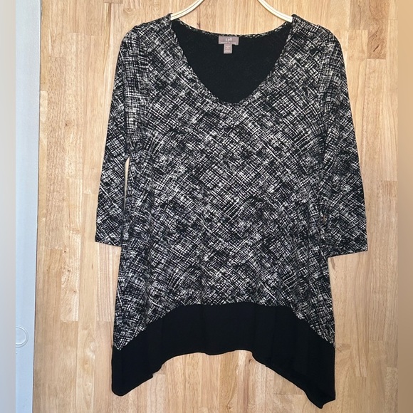 J Jill handkerchief hem 3/4 sleeve top - Picture 1 of 6